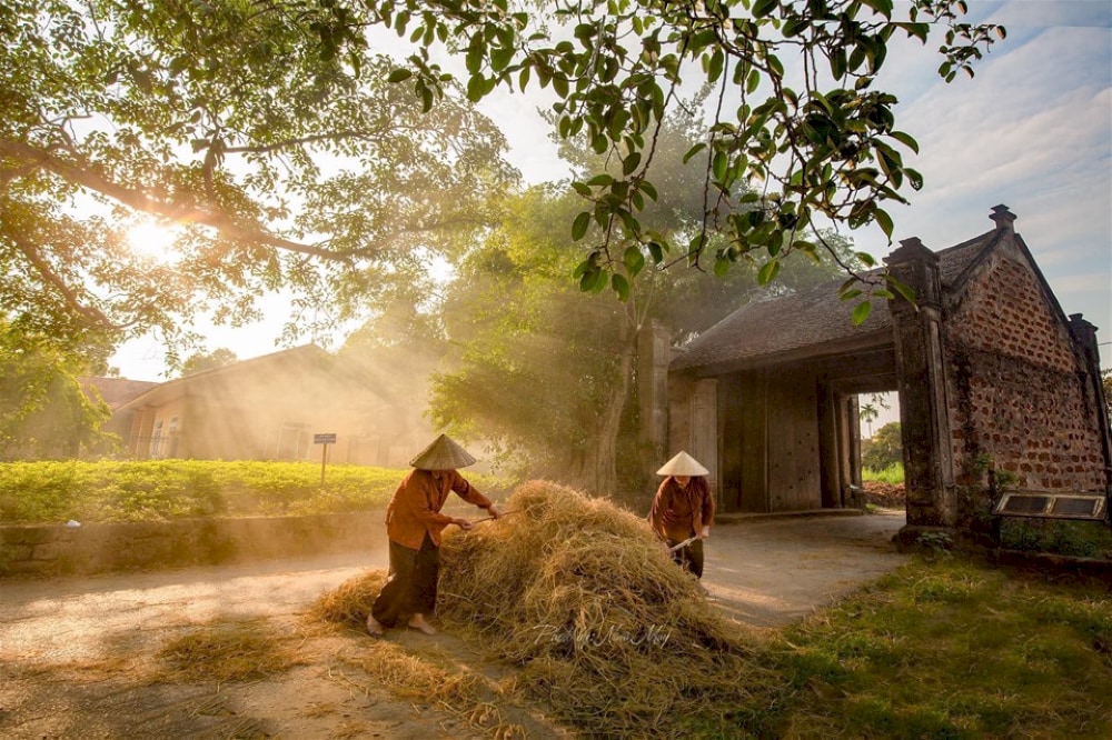 Duong Lam is perfect for photographing traditional Vietnamese architecture